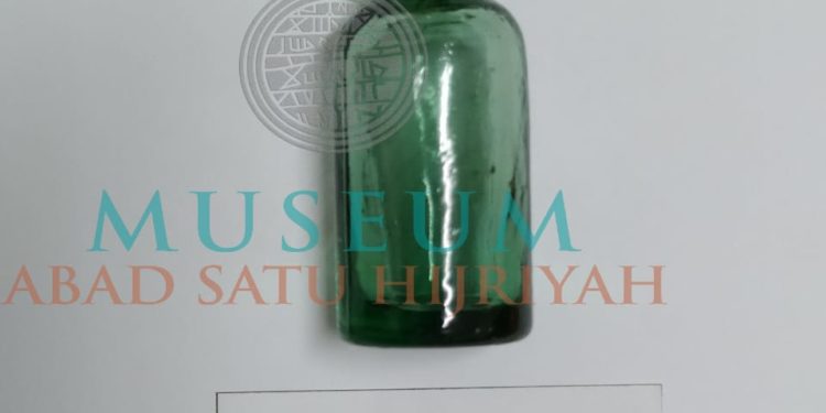 “Botol Kaca Timur Tengah”