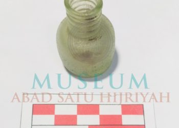 “Botol Kaca Timur Tengah”