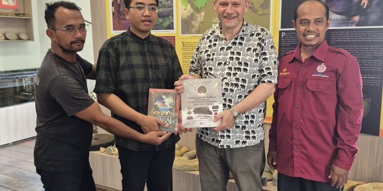 Kunjungan Timothy Insoll ke Museum Fansuri: Situs Bongal Mengangkat Nama Indonesia dalam Diskursus Arkeologi Dunia