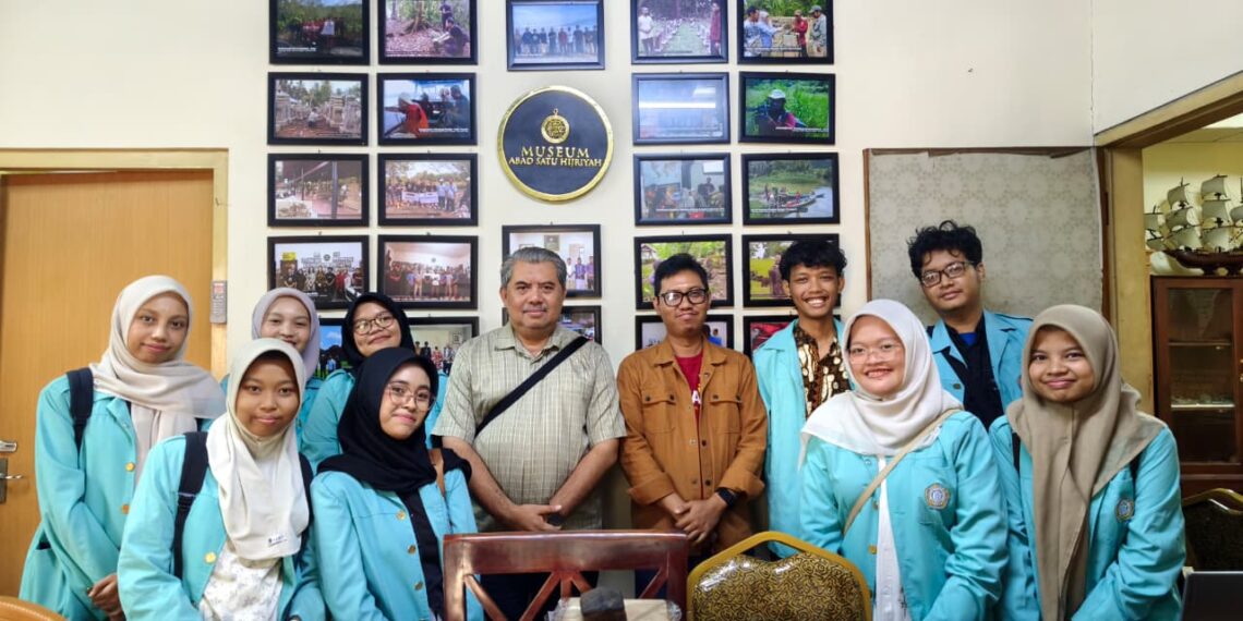 Kunjungan Mahasiswa Sastra Indonesia UNS: Kolaborasi Disiplin Filologi dalam Penelitian Sejarah dan Arkeologi