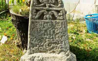 Batu Nisan Syaikh Hibatuddin - 1